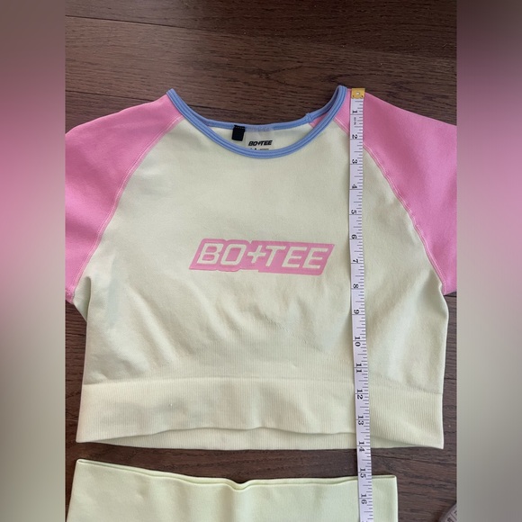 Gym Set - Crop Top and Shorts M - Picture 10 of 10